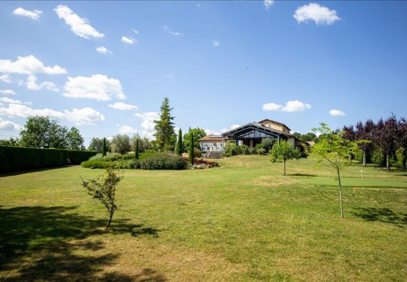 Villa in Capdenac - La Villa Bleue, piscine privée